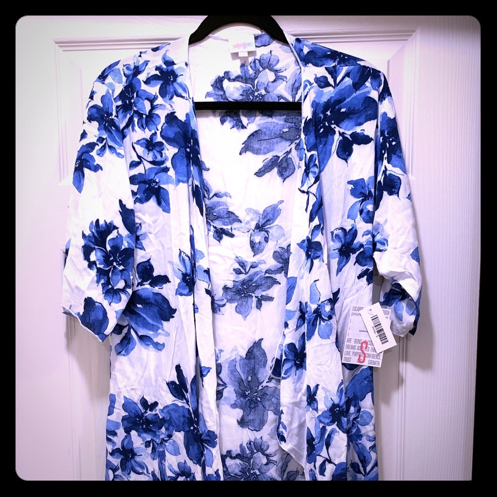 Small LuLaRoe Shirley